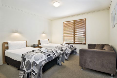 Lornebeach Apartments - South Australia Travel 2