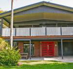 Red Door Beach House Marcoola Beach PET FRIENDLY FOXTEL WIFI 500 BOND Linen Supplied