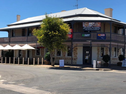 Cornwall Hotel - South Australia Travel 5