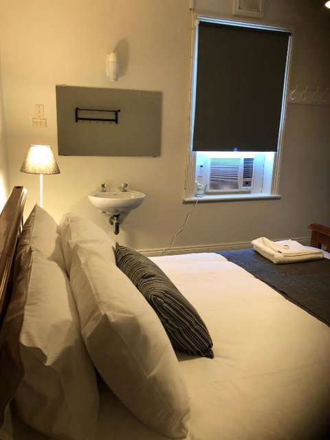 Cornwall Hotel - South Australia Travel 2