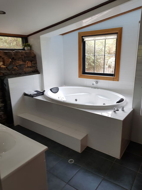 William Hunts Retreat Cypress Studio - South Australia Travel 5