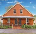 Eliza 1875 Red Brick Duplex Townhouse - South Australia Travel