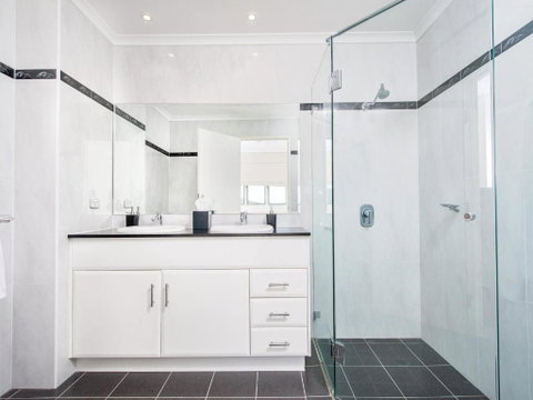 Views Views & More Views Sub Penthouse In Shoal Bay - South Australia Travel 5
