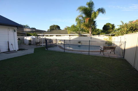 62 Tingira Close Modern Lowset Home With Swimming Pool Outdoor Area Ample Parking. Pet Friendly - South Australia Travel 1