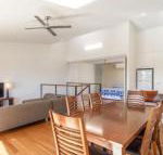 Unit 5 Rainbow Surf Modern double storey townhouse with large shared pool close to beach  shop - South Australia Travel