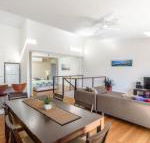 Unit 4 Rainbow Surf Modern double storey townhouse with large shared pool close to beach  shop - South Australia Travel