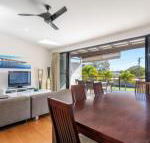 Unit 3 Rainbow Surf Modern double storey townhouse with large shared pool close to beach  shop - South Australia Travel