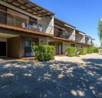 Unit 2 Rainbow Surf Modern double storey townhouse with large shared pool close to beach  shops - South Australia Travel