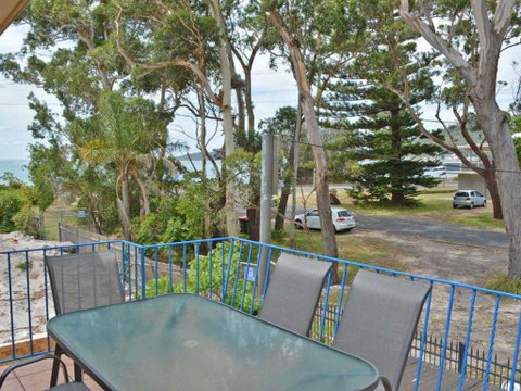 5 Ocean Breeze Shoal Bay Avenue Fabulous Location Opposite Shoal Bay Beach! - South Australia Travel 3