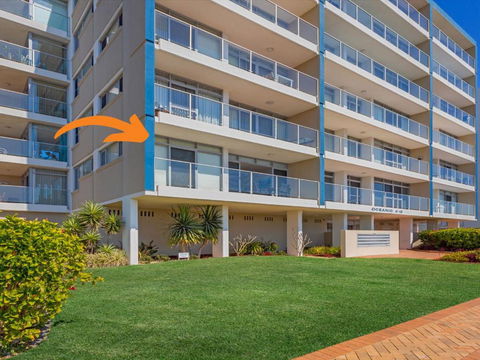 Oceanic 2 On Main Beach! - South Australia Travel 1