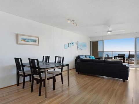 Oceanic 2 On Main Beach! - South Australia Travel 4