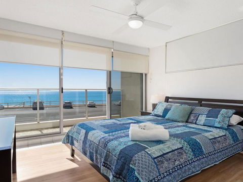 Oceanic 2 On Main Beach! - South Australia Travel 6