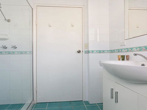 Oceanic 2 On Main Beach! - South Australia Travel 5