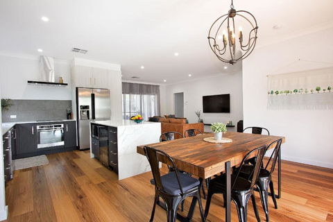 The Clyde Greenock - South Australia Travel 1