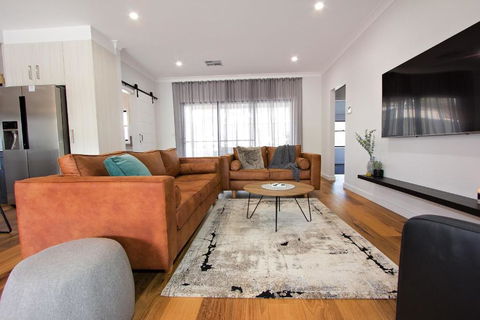 The Clyde Greenock - South Australia Travel 4