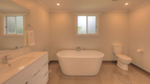 Castaway Cottage - Essentially Tas - South Australia Travel 5