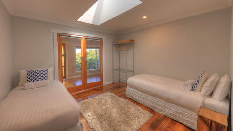 Castaway Cottage - Essentially Tas - South Australia Travel 3