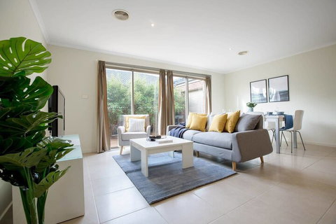 Spacious Lovely Home In Point Cook - South Australia Travel 5