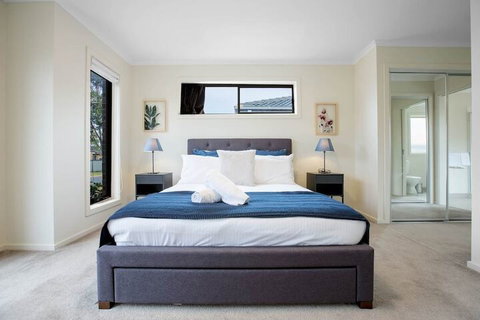 Spacious Lovely Home In Point Cook - South Australia Travel 3