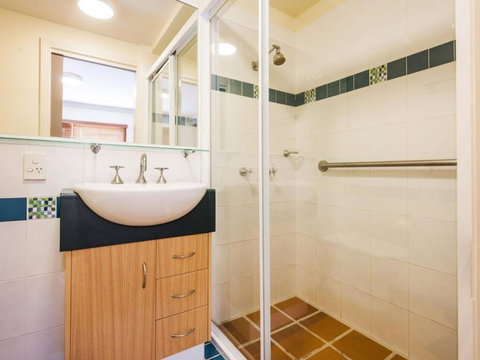 Riverview Apartments 1.3 - South Australia Travel 4