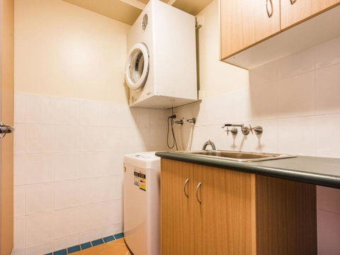 Riverview Apartments 1.3 - South Australia Travel 3