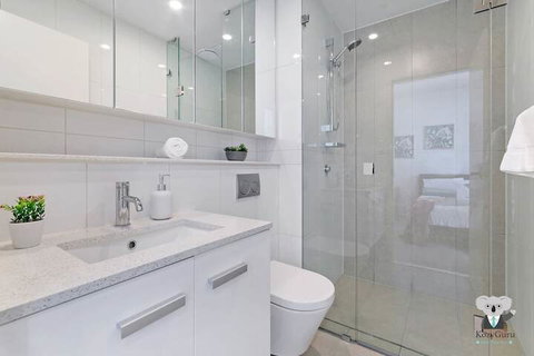 SouthWest LIVERPOOL Amazing View 2Bed APT NLP100A - South Australia Travel 4