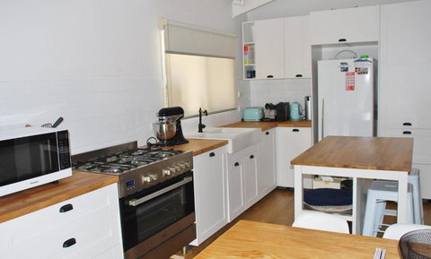 SHORE BEATS WORK INVERLOCH - South Australia Travel 1