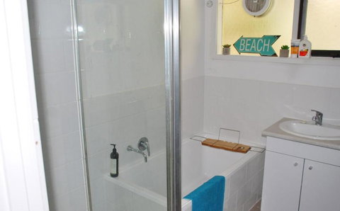 SHORE BEATS WORK INVERLOCH - South Australia Travel 3