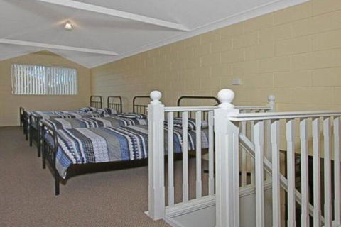 Ohio One Street Back From Beach Access - South Australia Travel 6