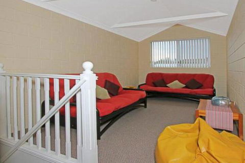 Ohio One Street Back From Beach Access - South Australia Travel 5