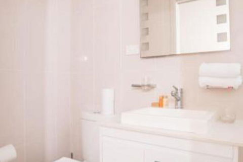 Scenic Illawong Riverside Getaway 1bed1bath Unit - South Australia Travel 7