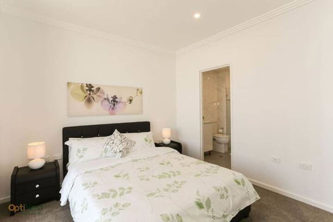 Modern, Spacious Apt@liverpool With Incredible Views - South Australia Travel 6