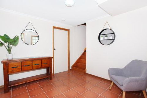 Campbell 7 Studio - South Australia Travel 5