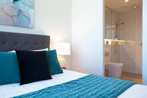 CITY HIGH Hosted By: LAbode Accommodation - South Australia Travel 2