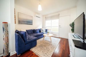 Urban Beach Shack Metres from the Beach & Cafes
