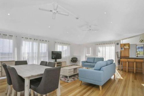 SEAVIEW Ocean Views From A Modern Townhouse - South Australia Travel 0