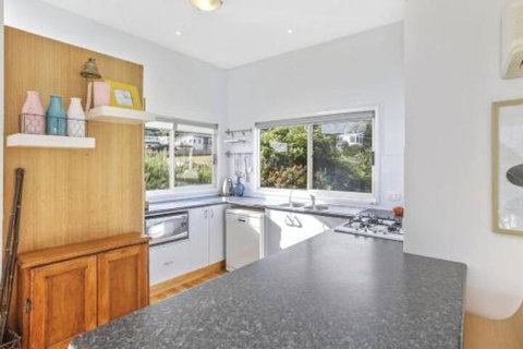SEAVIEW Ocean Views From A Modern Townhouse - South Australia Travel 5