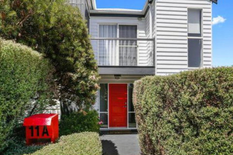 SEAVIEW Ocean Views From A Modern Townhouse - South Australia Travel 4