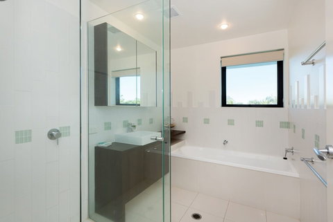 Stylish Beach Side Apartment Unit 5 33 Lorikeet Drive - South Australia Travel 2