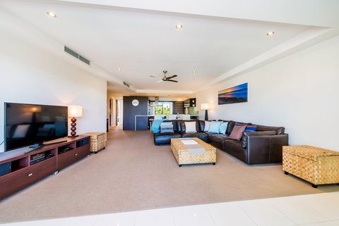 Stylish Beach Side Apartment Unit 5 33 Lorikeet Drive - South Australia Travel 4