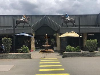 Blacktown Tavern - South Australia Travel 1