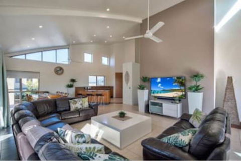 Cooinda Gardens 6 On Hamilton Island - South Australia Travel 3