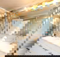 Contemporary 2 Bedroom Beachfront Apartment - South Australia Travel