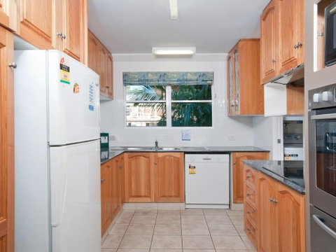3 Albacore 12 Ondine Close Waterfront Pool Lift & Views - South Australia Travel 3