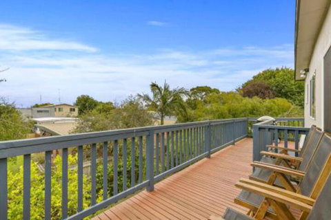 THE BEACH HIVE PET FRIENDLY (OUTSIDE ONLY) INLET SIDE - South Australia Travel 0