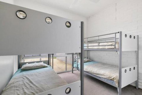 THE BEACH HIVE PET FRIENDLY (OUTSIDE ONLY) INLET SIDE - South Australia Travel 3