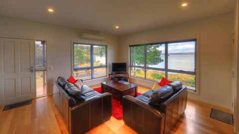 Tides Reach - Essentially Tas Dover - South Australia Travel 5