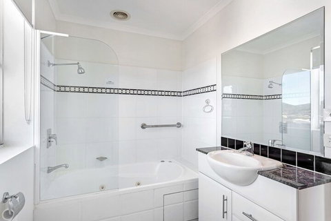 Barrington Unit 814 / 43 45 Shoal Bay Road - South Australia Travel 2