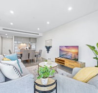 HomeHotel Luxury Apt with Shopping Mall Downstairs