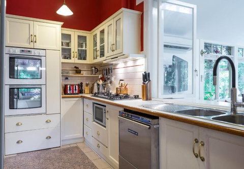 Rent Your Own Historic Hotel For Holidays & Events - South Australia Travel 4